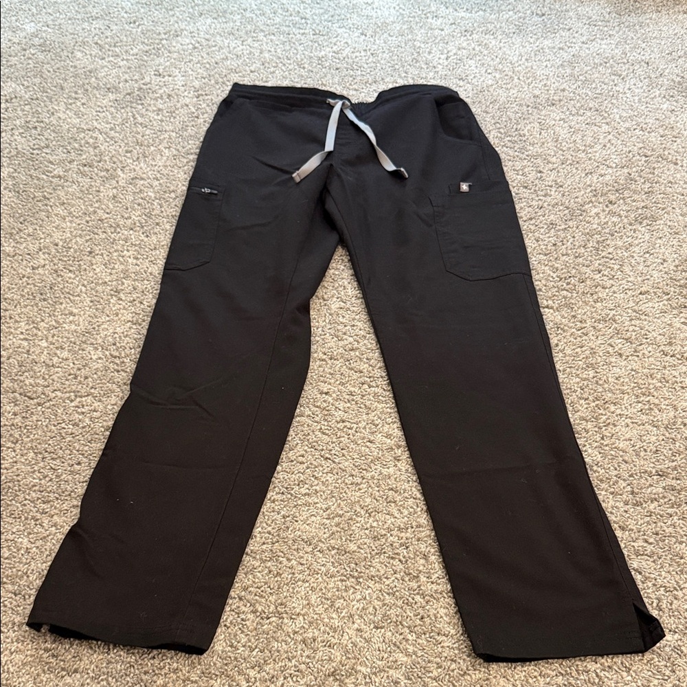 Figs women’s black straight leg scrub pants